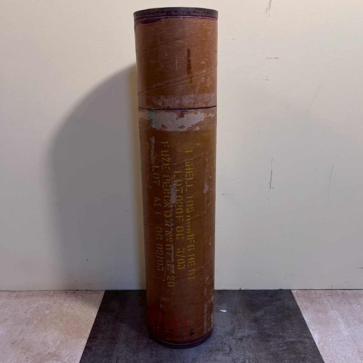 US 105mm howitzer shell tube 美軍105mm榴彈砲彈藥筒